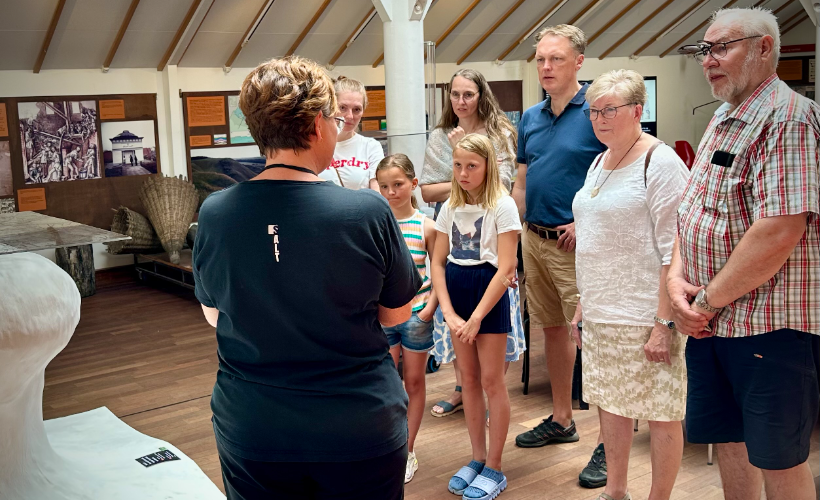 Kl. 11.00 og kl. 14.00 er der gratis historiefortælling når du har betalt entré (98,-).