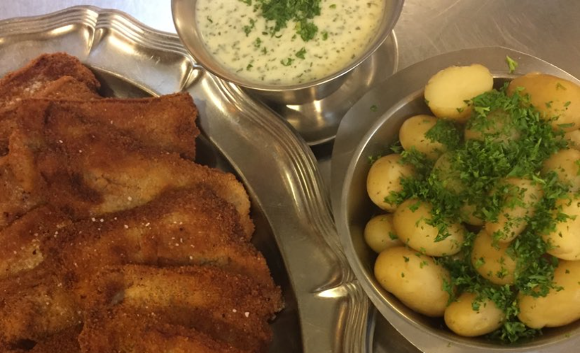 Stegt flæsk med persillesovs-buffet